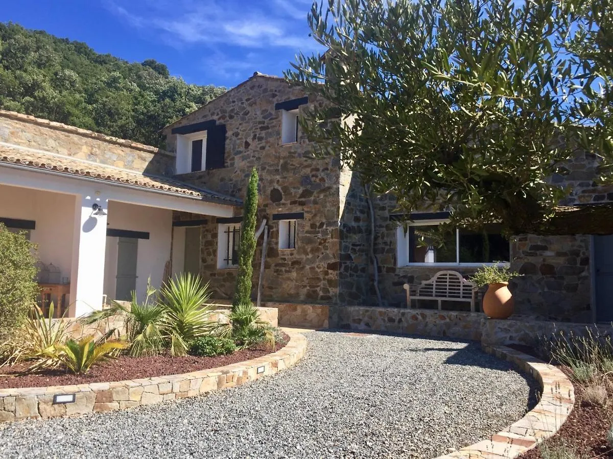 Bed and Breakfast Les Aurochs Grimaud Bed & Breakfast