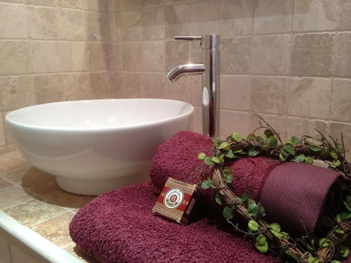 Bed and Breakfast Les Aurochs Grimaud Bed & Breakfast