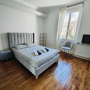 https://maison-spacieuse-et-centrale-stationnement-prive.hotels-rhonealpes.com