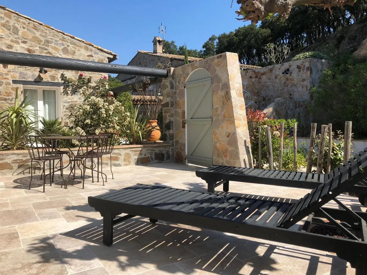 Bed and Breakfast Les Aurochs Grimaud Bed & Breakfast